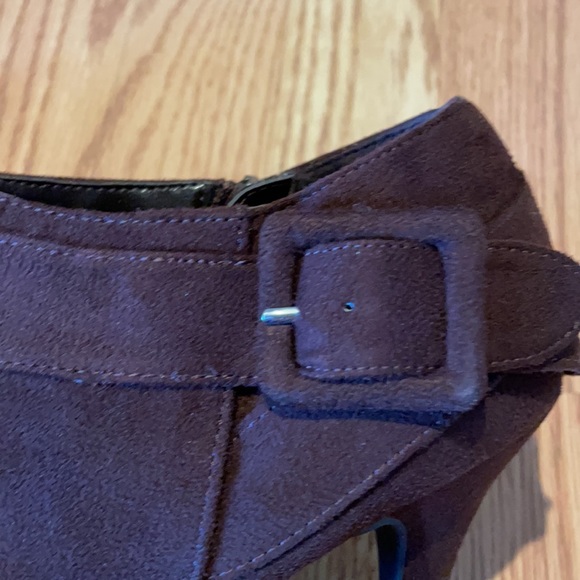 🛍 Brown Heeled Booties - Picture 5 of 8